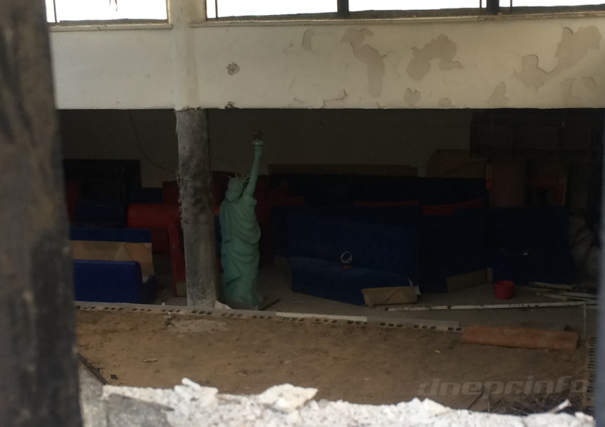 Изменения «Нептуна»: почистили и поселили Статую Свободы. Новости Днепра