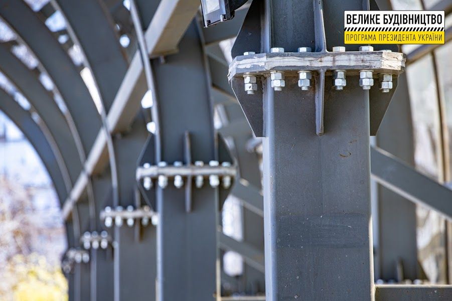 Футбольное поле с «живым» газоном, беговые дорожки и кросфит: в Кривом Роге реконструируют стадион «Спартак»