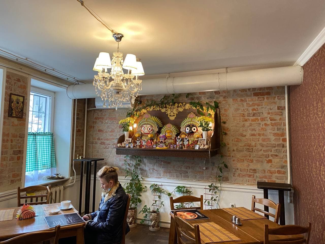 Самое старое вегетарианское кафе в Днепре: интервью с владельцем «Дамодары». Новости Днепра