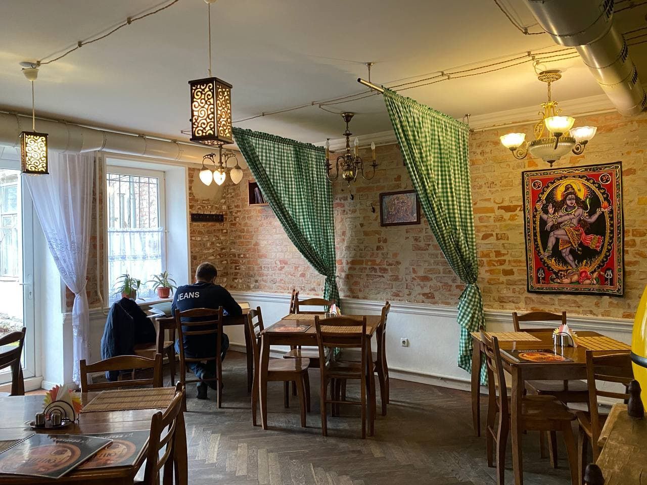Самое старое вегетарианское кафе в Днепре: интервью с владельцем «Дамодары». Новости Днепра