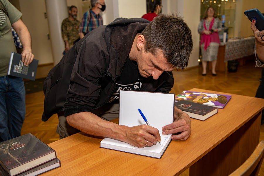 Четыре украинских писателя представили свои новинки в ДнепроОГА