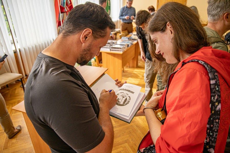 Четыре украинских писателя представили свои новинки в ДнепроОГА