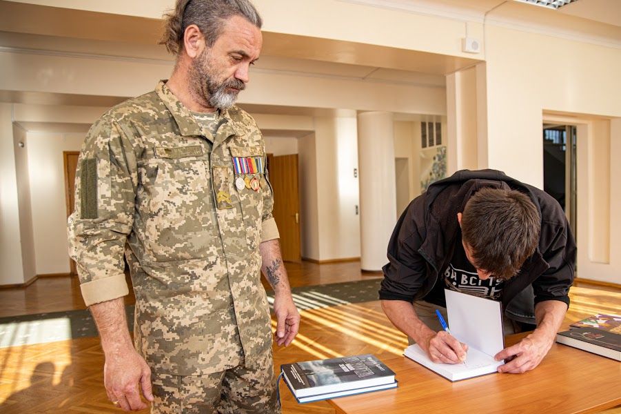 Четыре украинских писателя представили свои новинки в ДнепроОГА