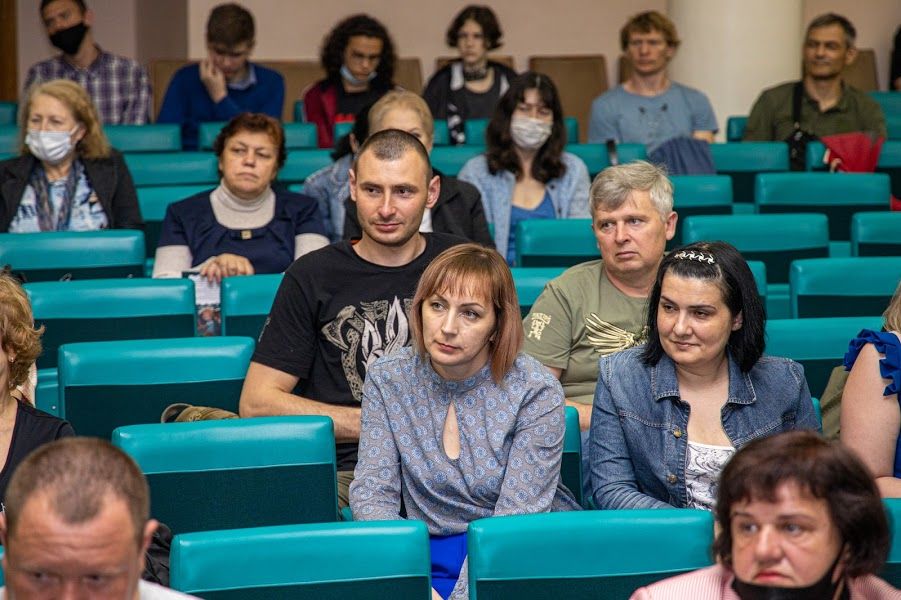 Четыре украинских писателя представили свои новинки в ДнепроОГА