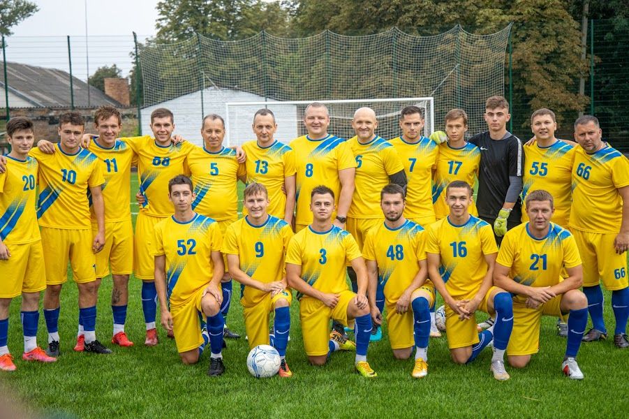 Построенный «с нуля» стадион в Приднепровском открыли футбольным матчем