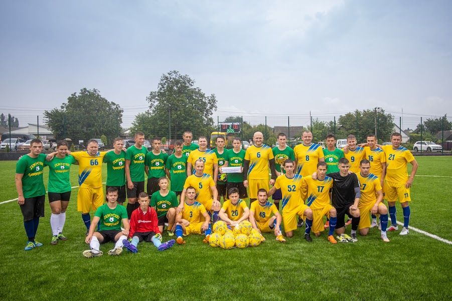 Построенный «с нуля» стадион в Приднепровском открыли футбольным матчем