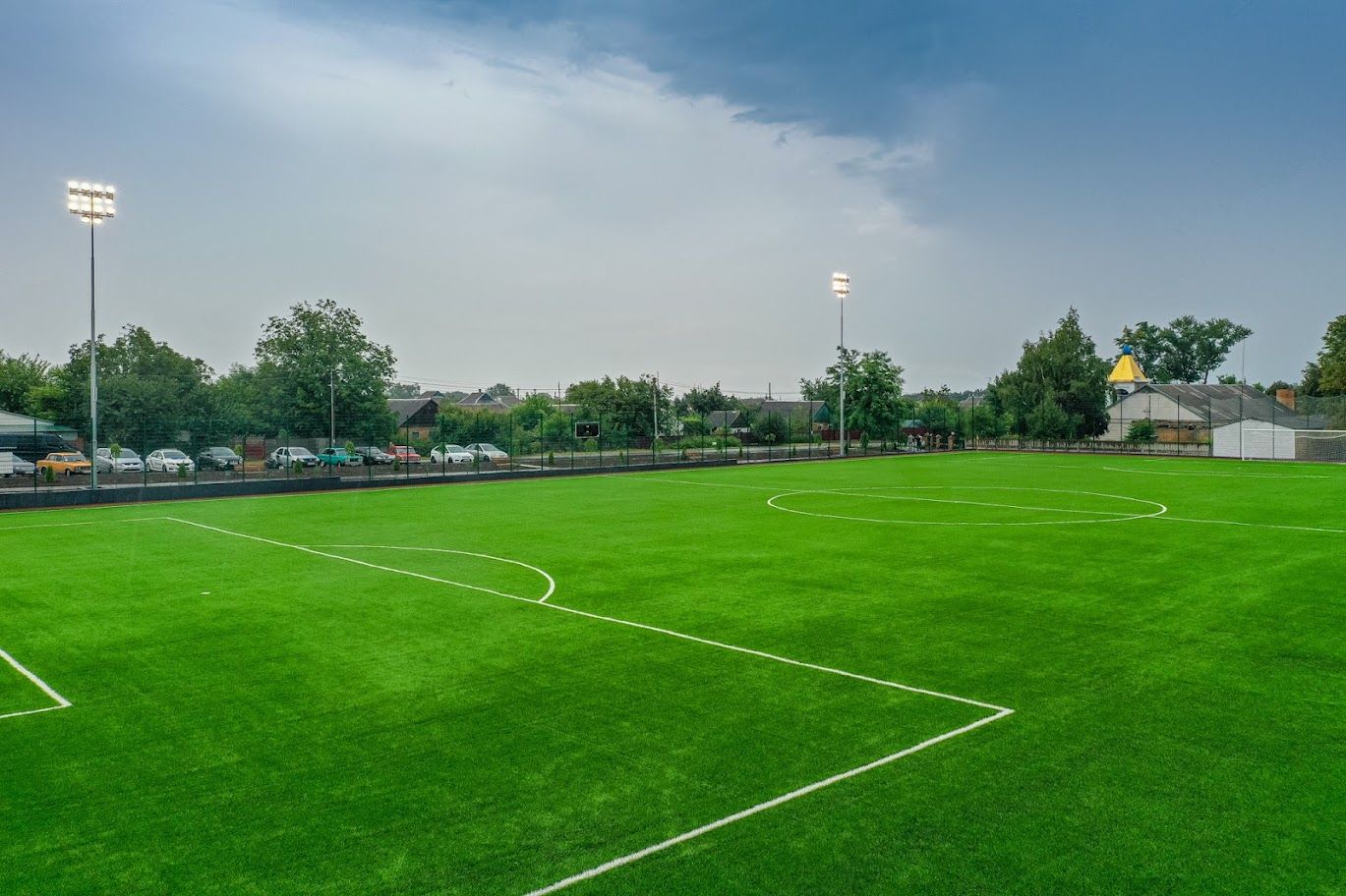 Построенный «с нуля» стадион в Приднепровском открыли футбольным матчем