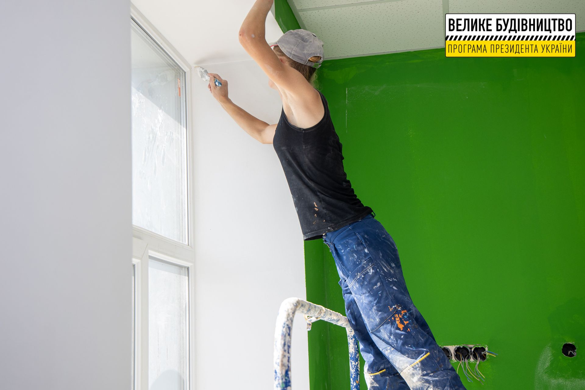 Завершается реконструкция старейшей школы Апостолово