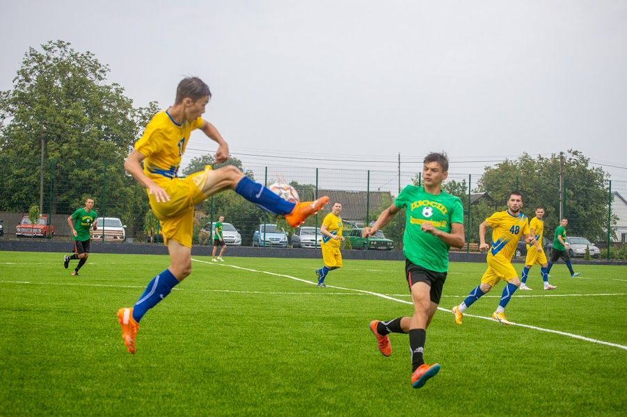 Построенный «с нуля» стадион в Приднепровском открыли футбольным матчем