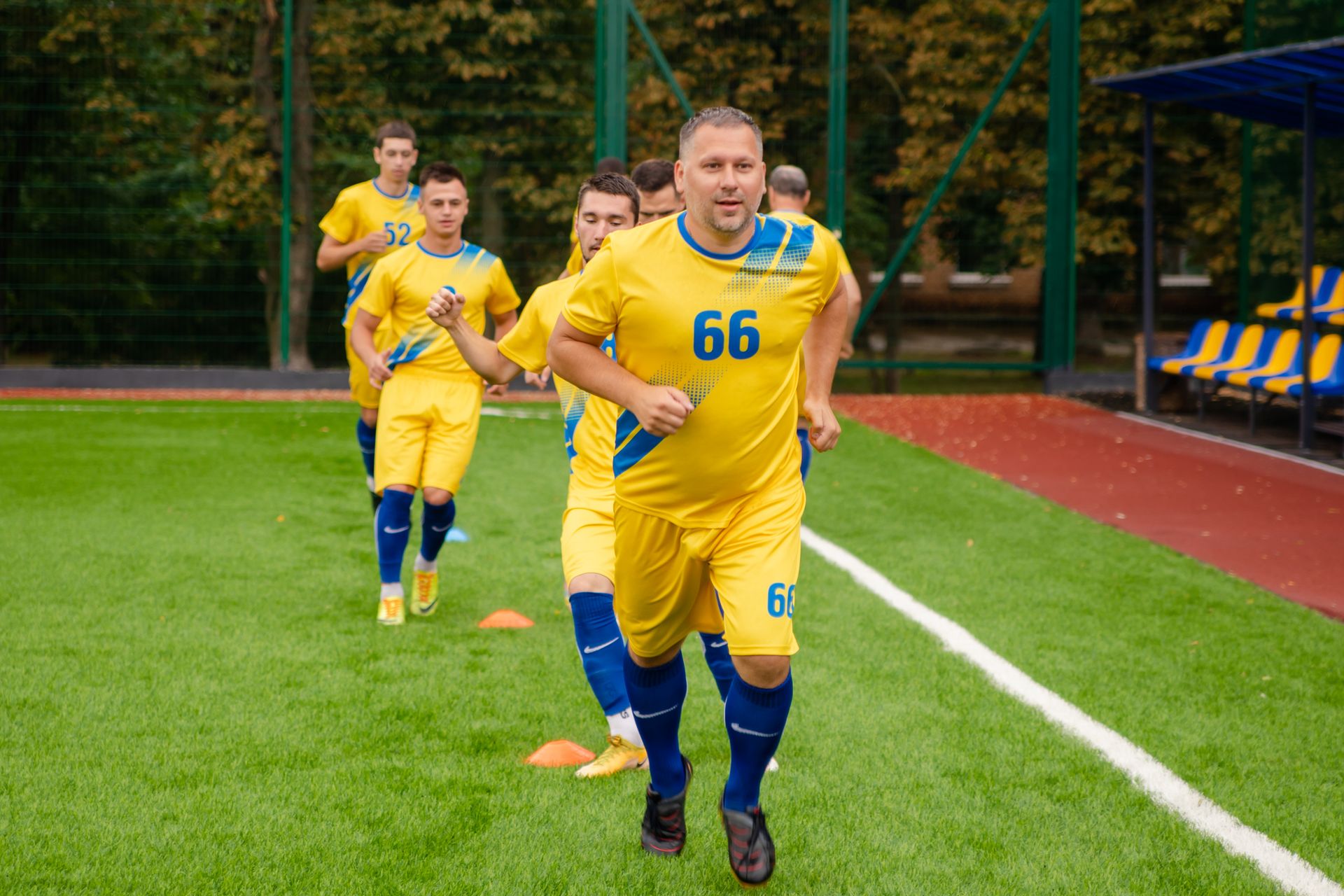 Построенный «с нуля» стадион в Приднепровском открыли футбольным матчем