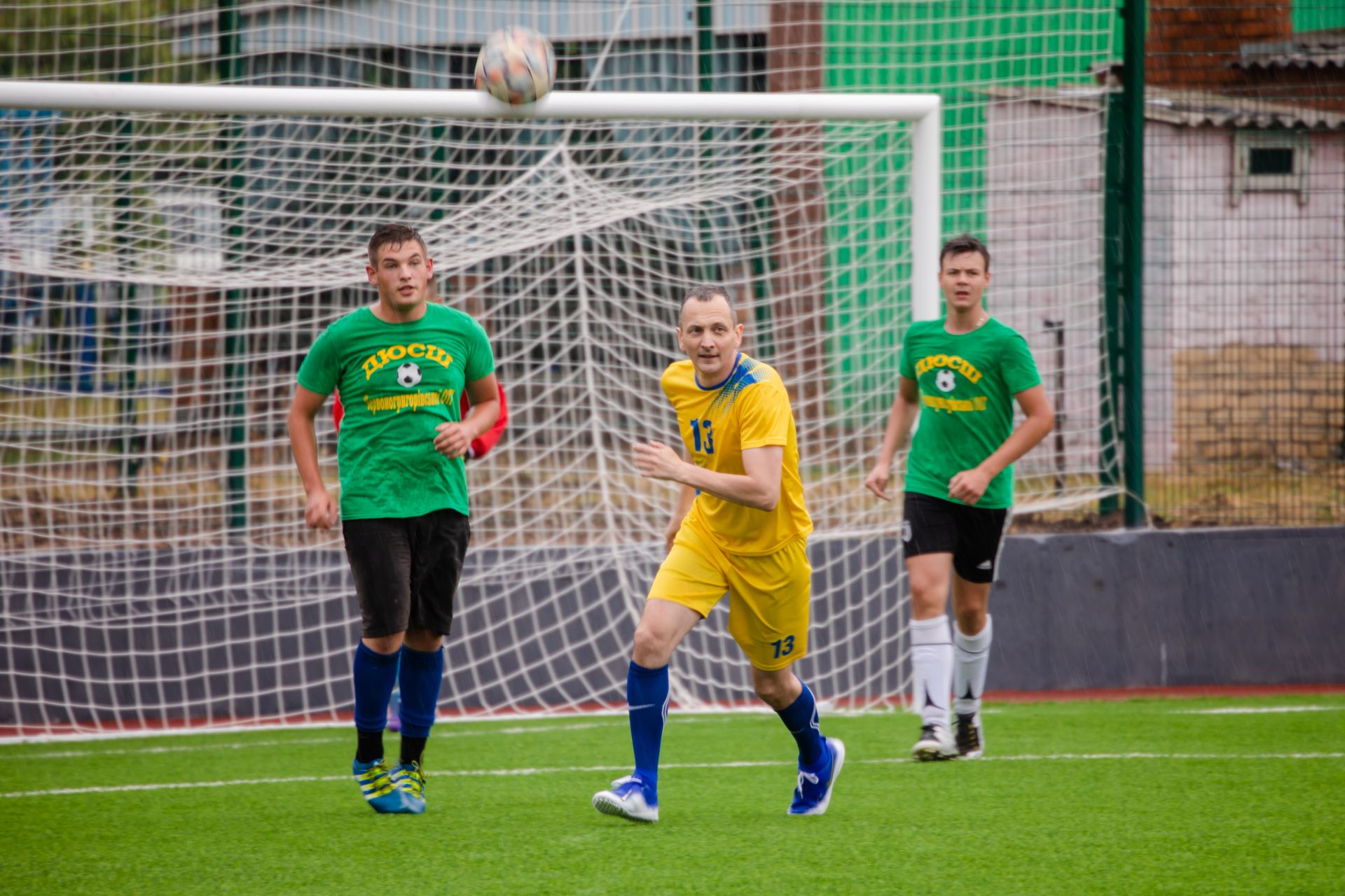 Построенный «с нуля» стадион в Приднепровском открыли футбольным матчем