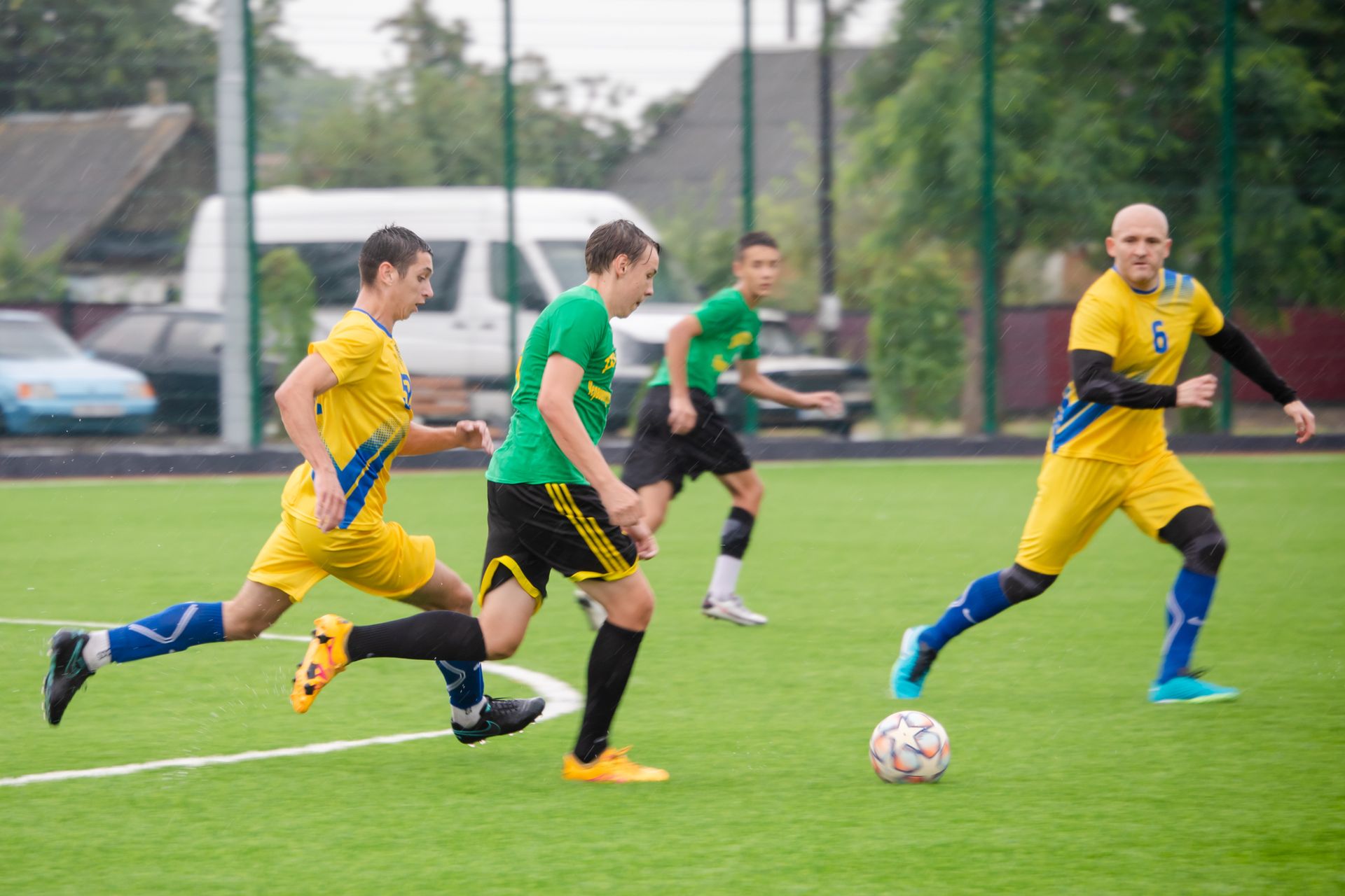 Построенный «с нуля» стадион в Приднепровском открыли футбольным матчем