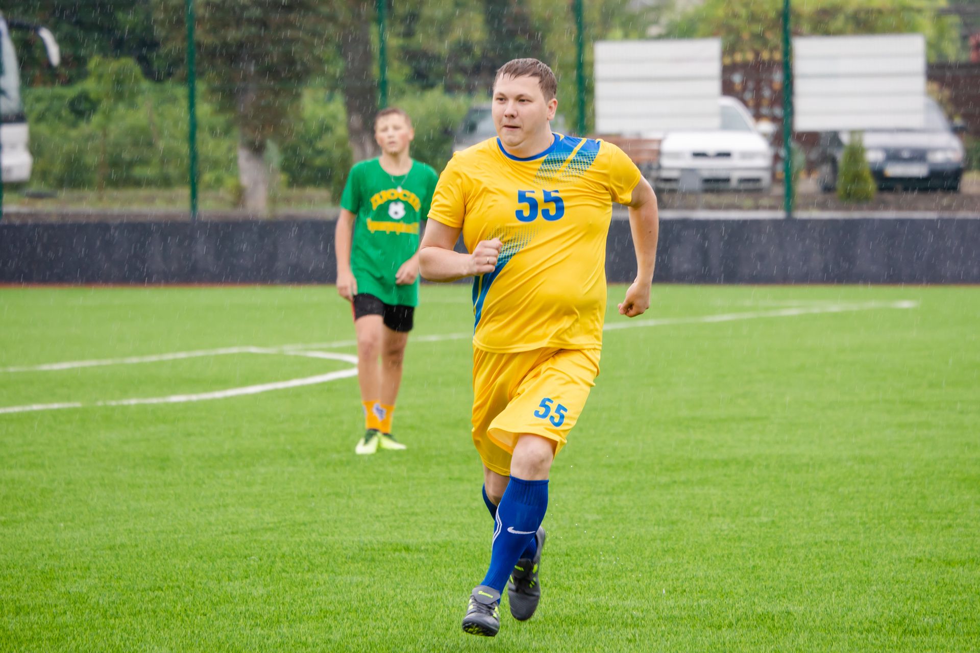 Построенный «с нуля» стадион в Приднепровском открыли футбольным матчем