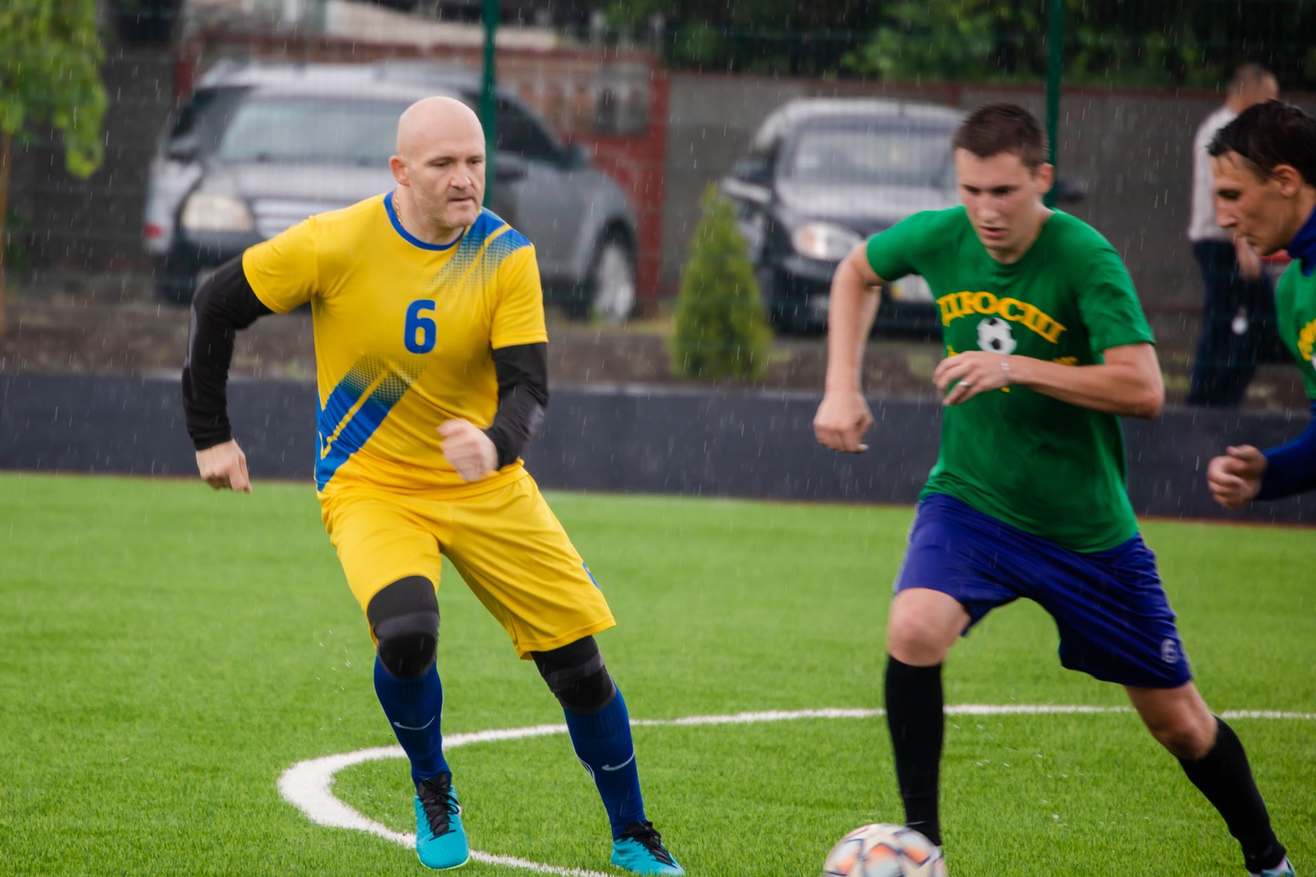 Построенный «с нуля» стадион в Приднепровском открыли футбольным матчем