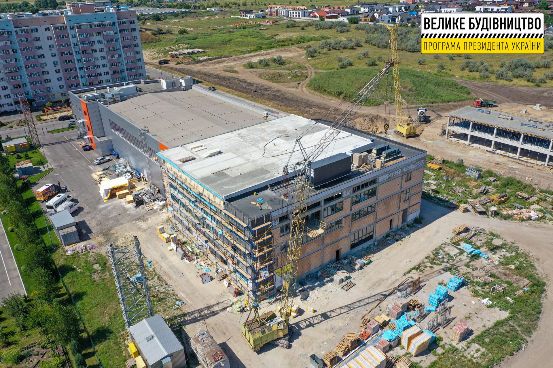 В Слобожанском возводят бассейн для взрослых и детей