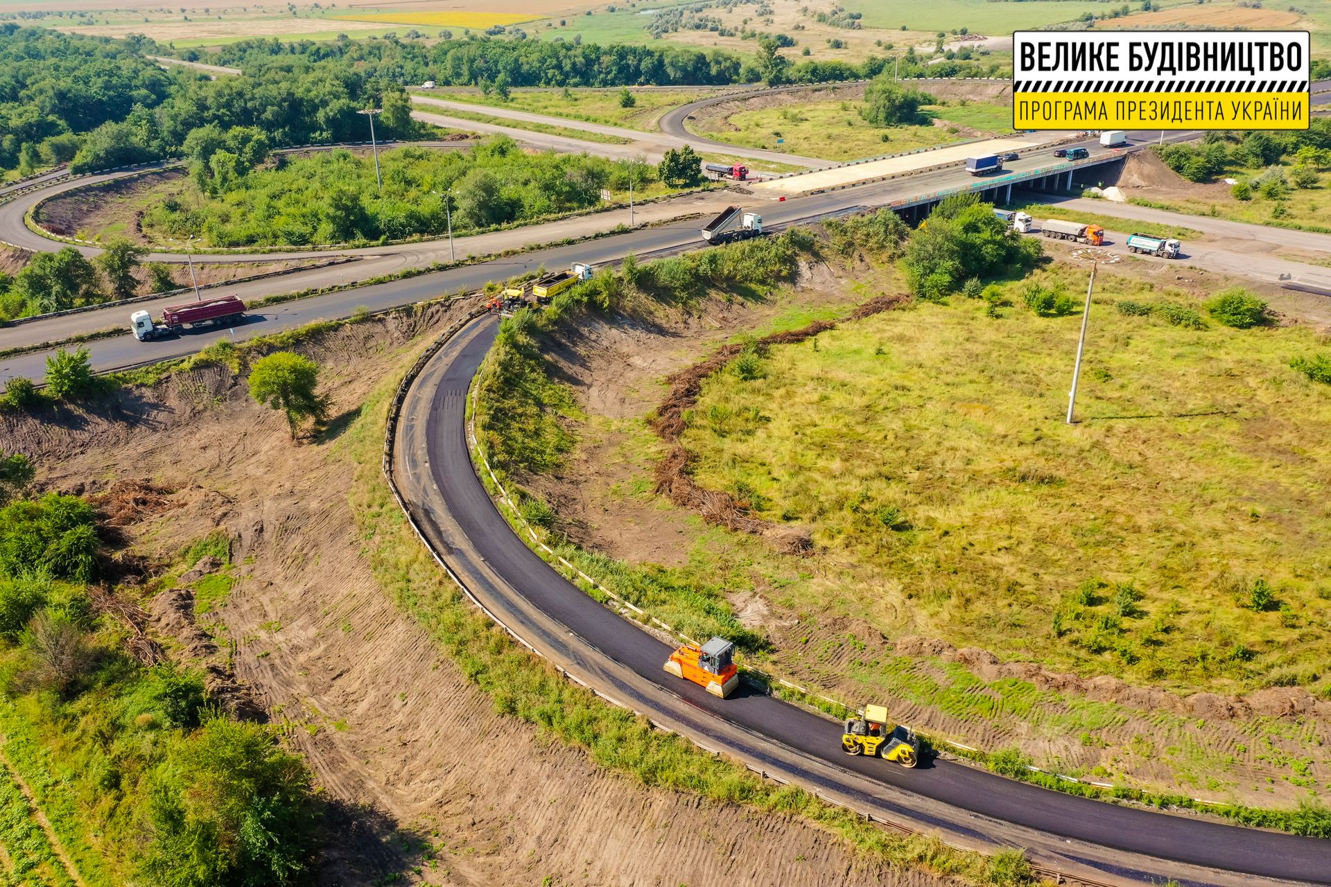 На трассе между Днепром и Павлоградом продолжается масштабный ремонт