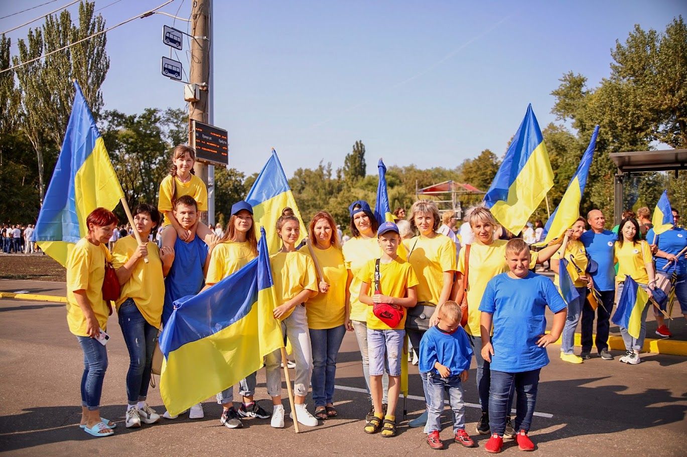 В Кривом Роге на флагшток-великан подняли Государственный Флаг