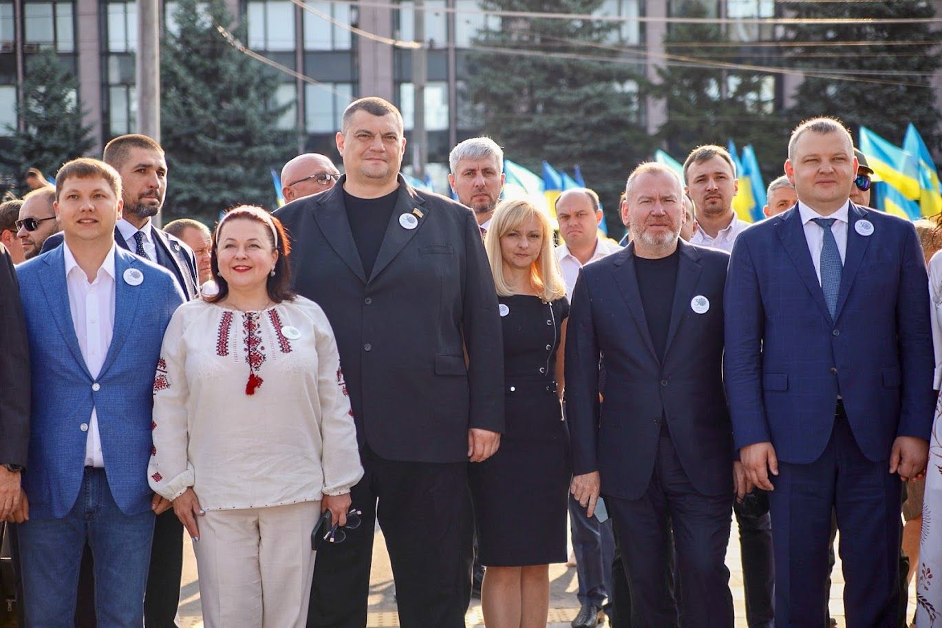 В Кривом Роге на флагшток-великан подняли Государственный Флаг