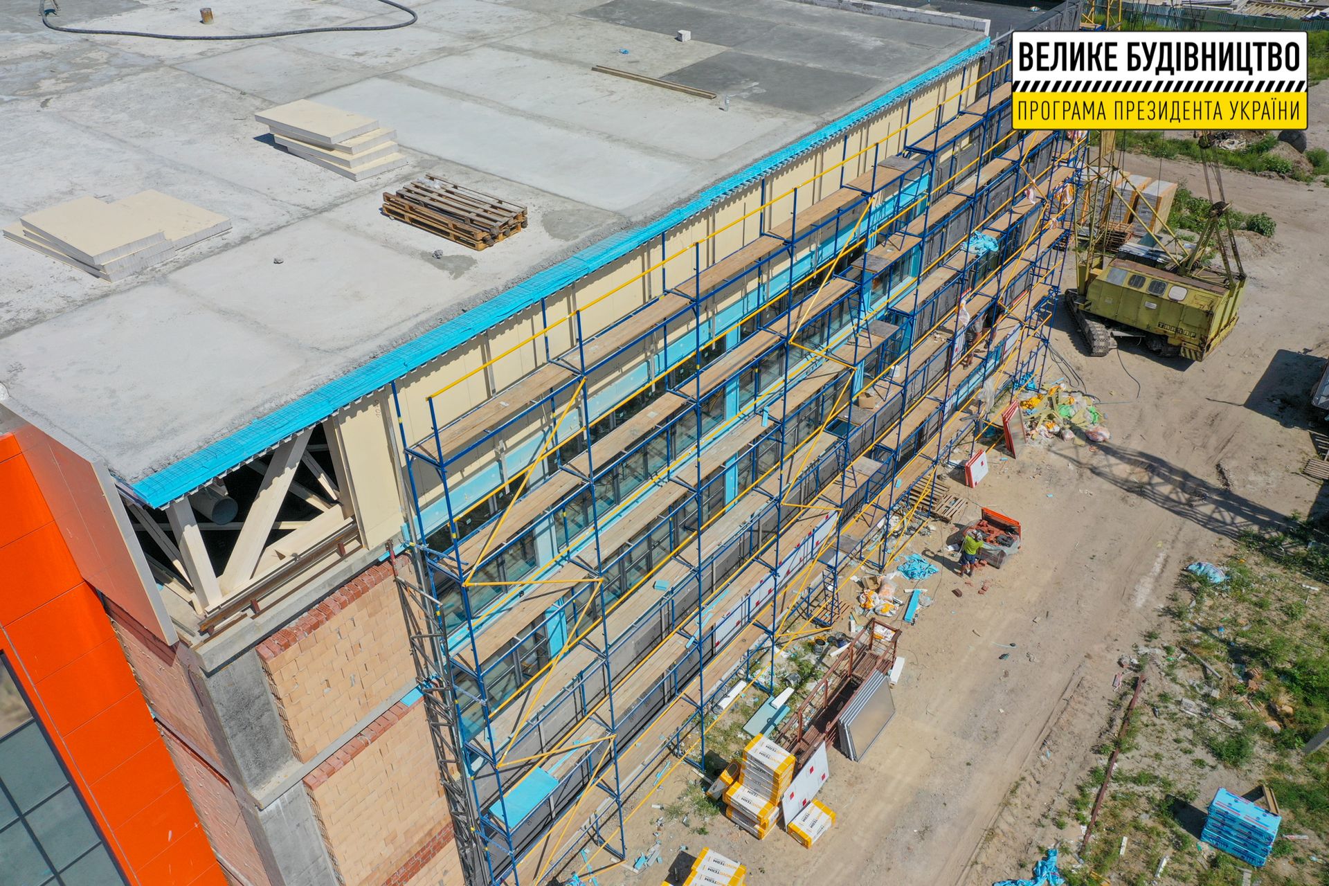 В Слобожанском возводят бассейн для взрослых и детей