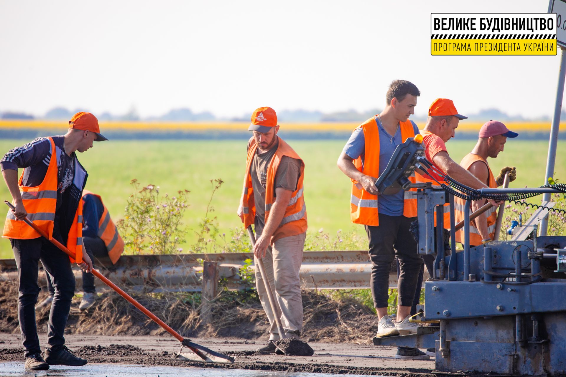 На трассе между Днепром и Павлоградом продолжается масштабный ремонт