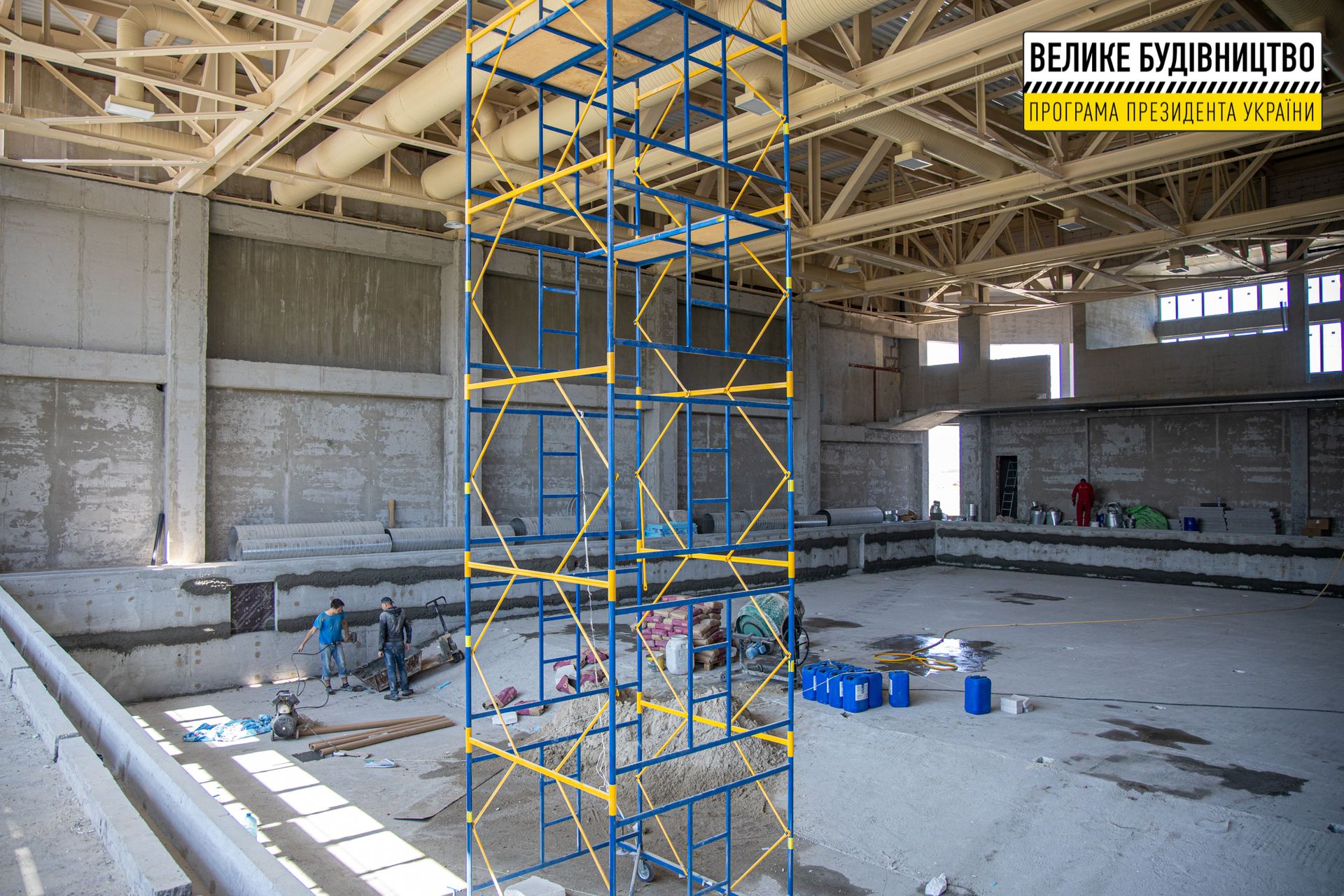 В Слобожанском возводят бассейн для взрослых и детей