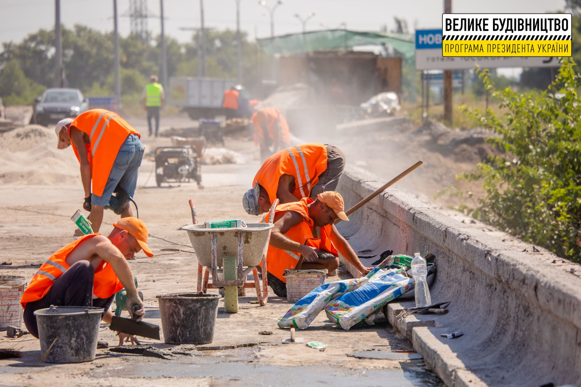 На трассе между Днепром и Павлоградом продолжается масштабный ремонт
