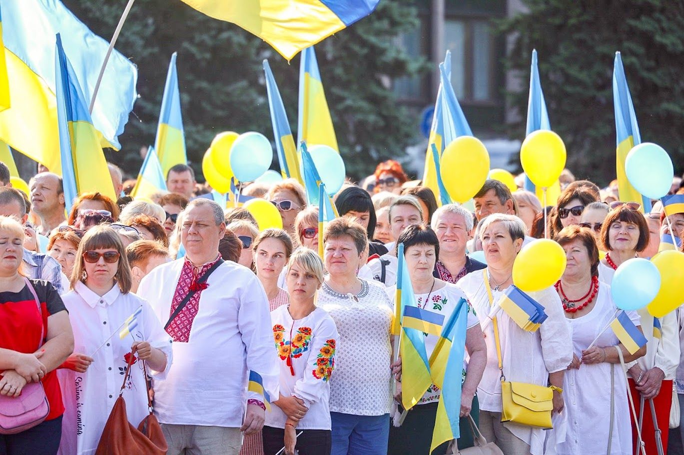В Кривом Роге на флагшток-великан подняли Государственный Флаг