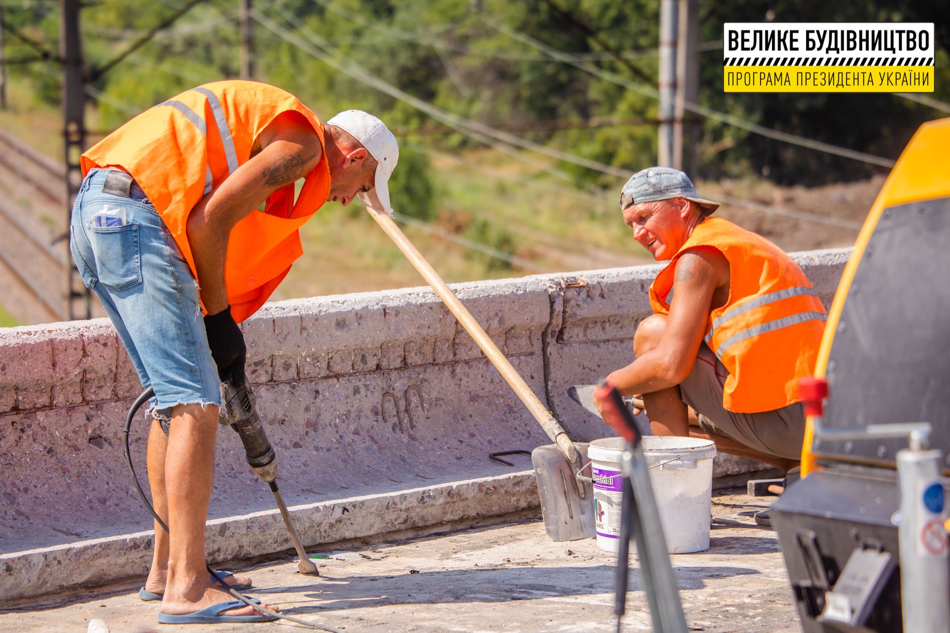 На трассе между Днепром и Павлоградом продолжается масштабный ремонт