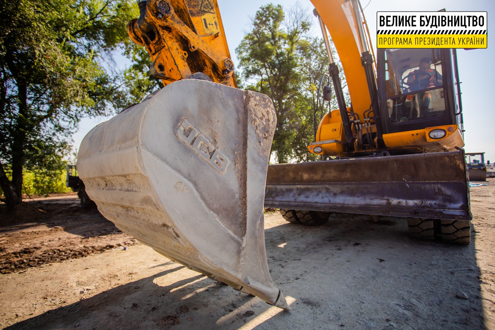 На трассе между Днепром и Павлоградом продолжается масштабный ремонт