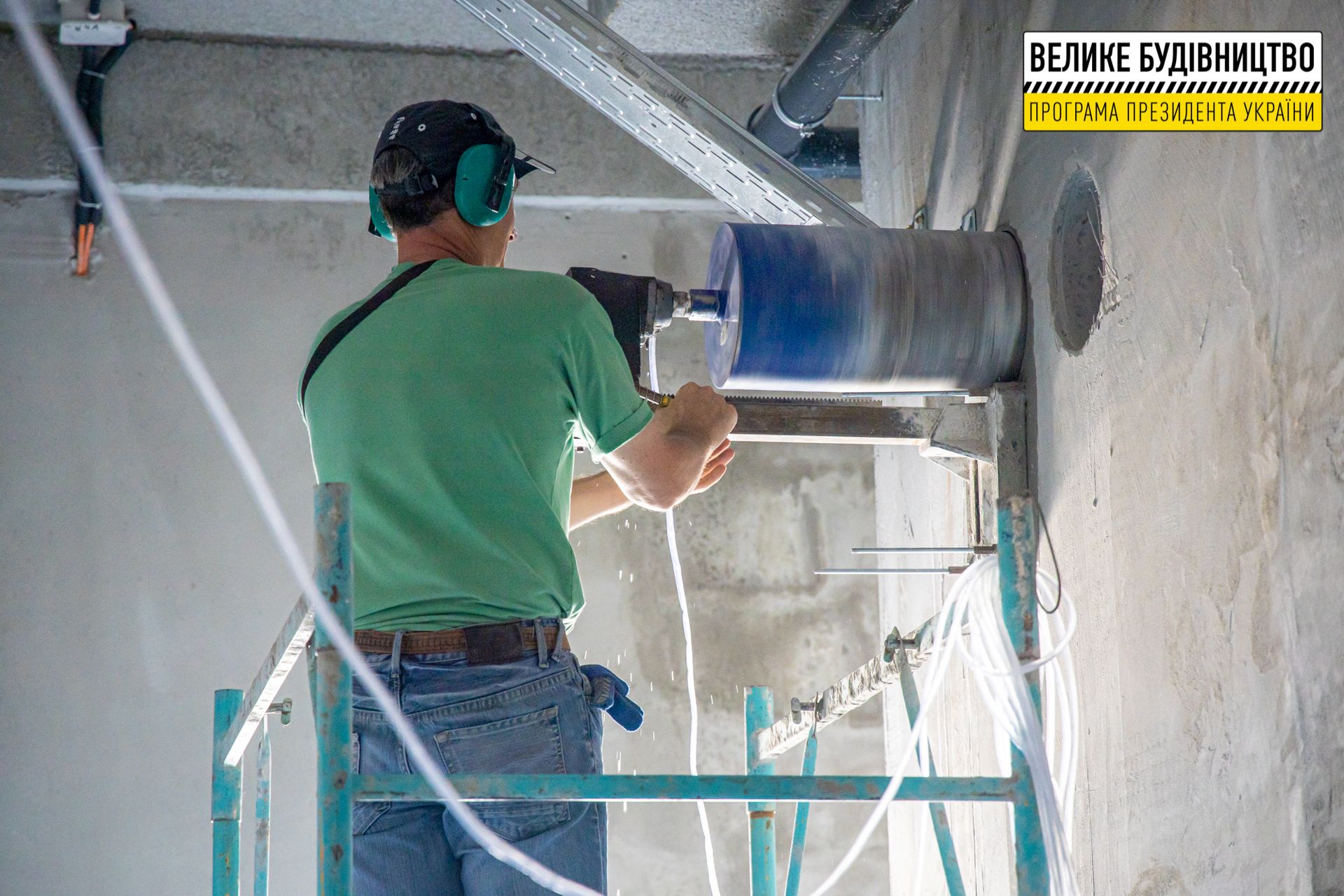 В Слобожанском возводят бассейн для взрослых и детей