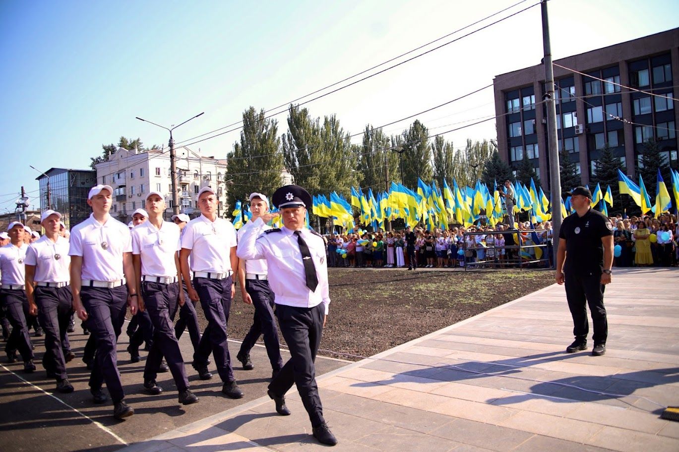 В Кривом Роге на флагшток-великан подняли Государственный Флаг
