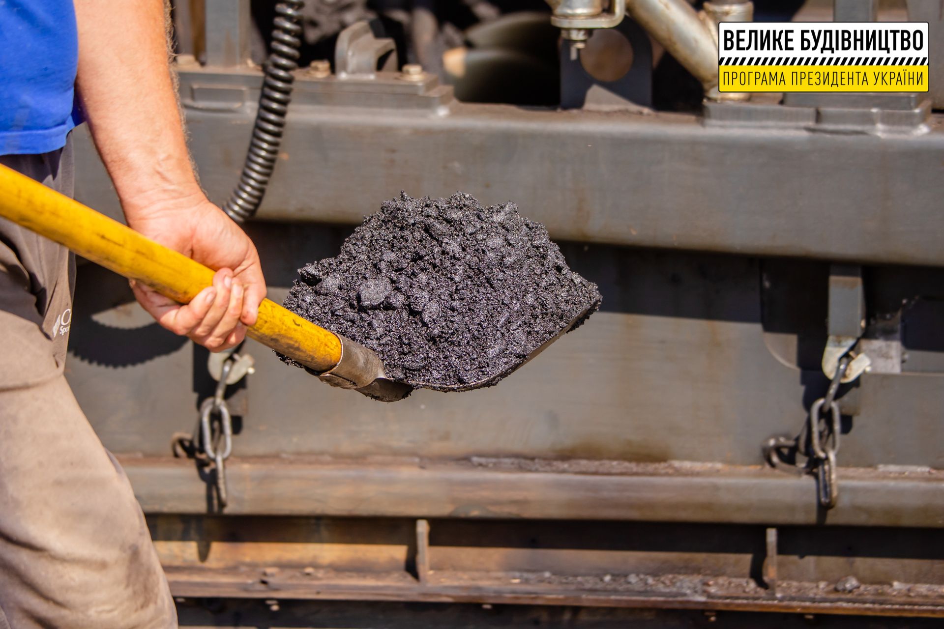На трассе между Днепром и Павлоградом продолжается масштабный ремонт