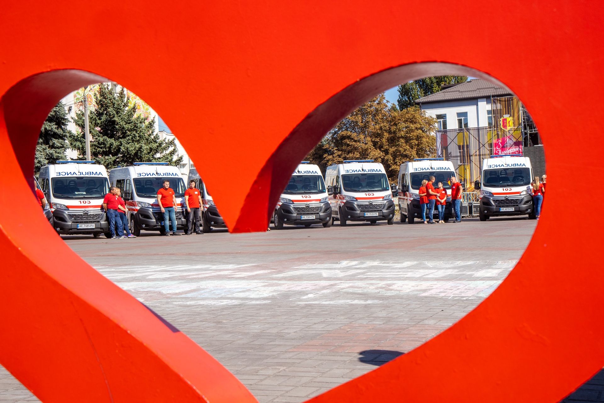 Каменской станции экстренной медпомощи передали 26 новых «скорых»