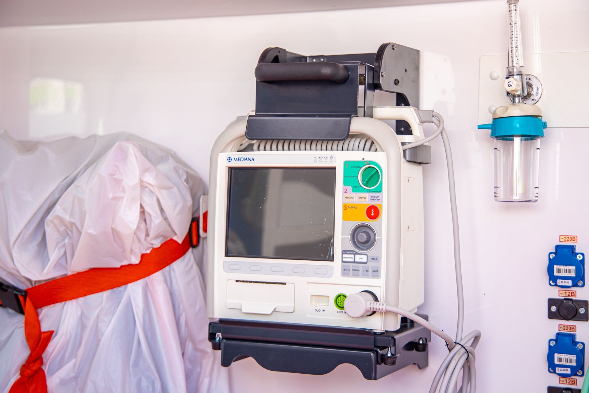 Каменской станции экстренной медпомощи передали 26 новых «скорых»