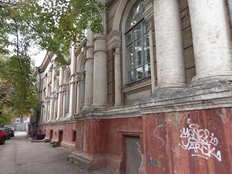 здание кинотеатр