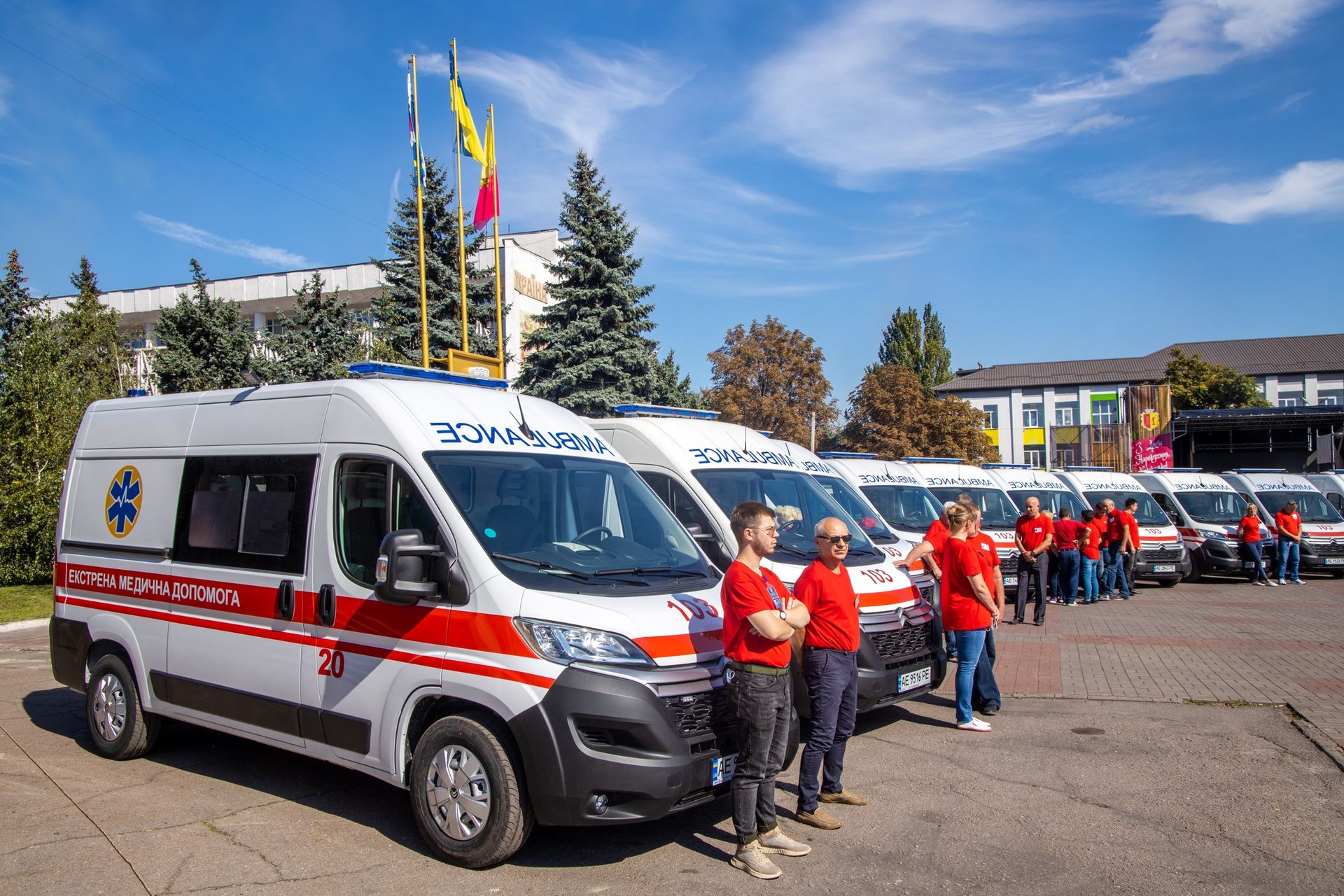 Каменской станции экстренной медпомощи передали 26 новых «скорых»