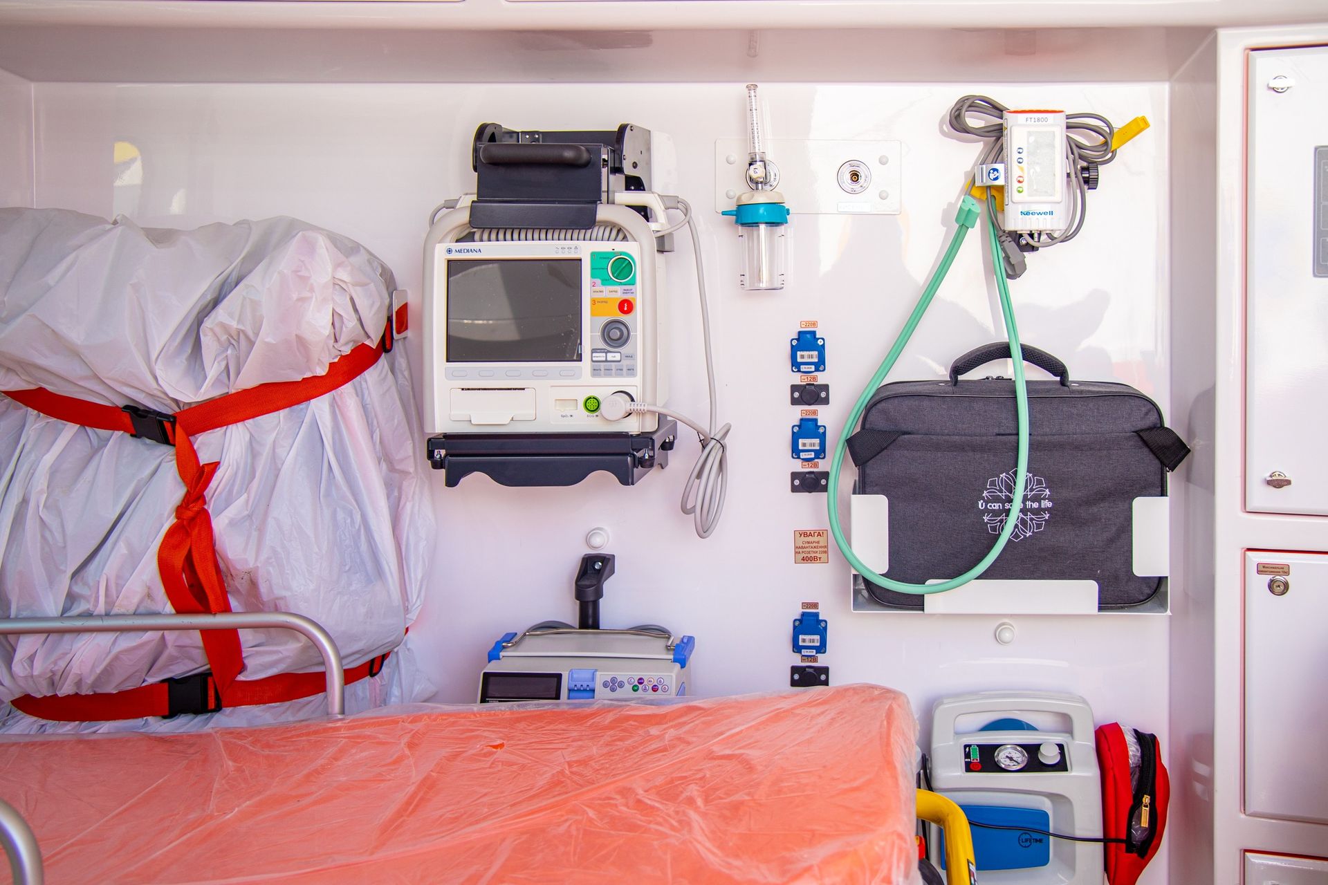 Каменской станции экстренной медпомощи передали 26 новых «скорых»