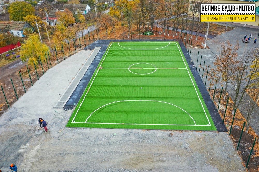 В Покровском лицее обновляют стадион
