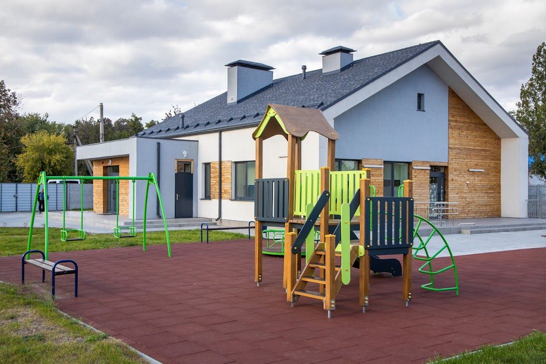 На Днепропетровщине возводят еще один уютный дом для детей-сирот