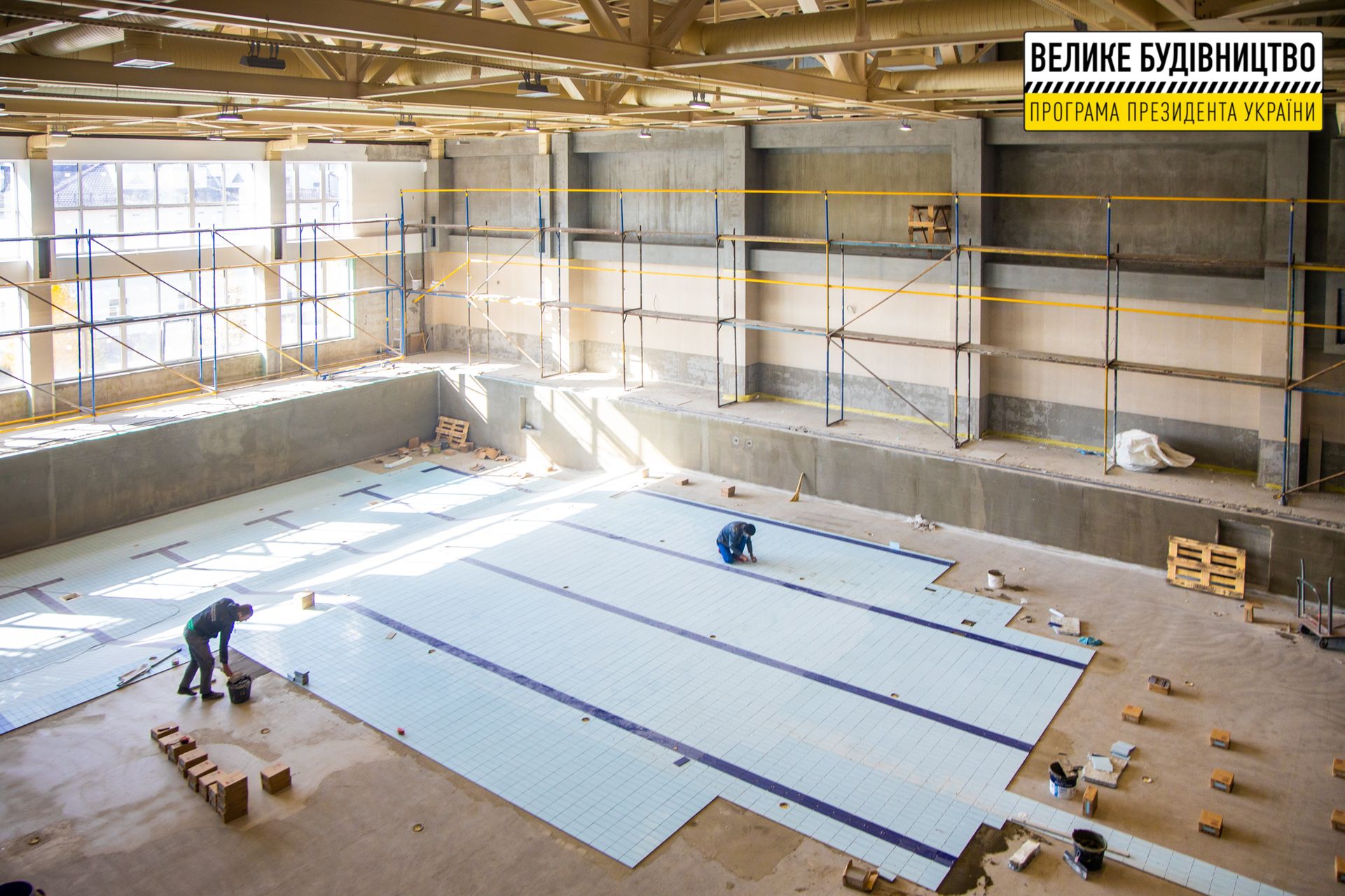 Для взрослых и детей: в Слобожанском завершают строительство бассейна