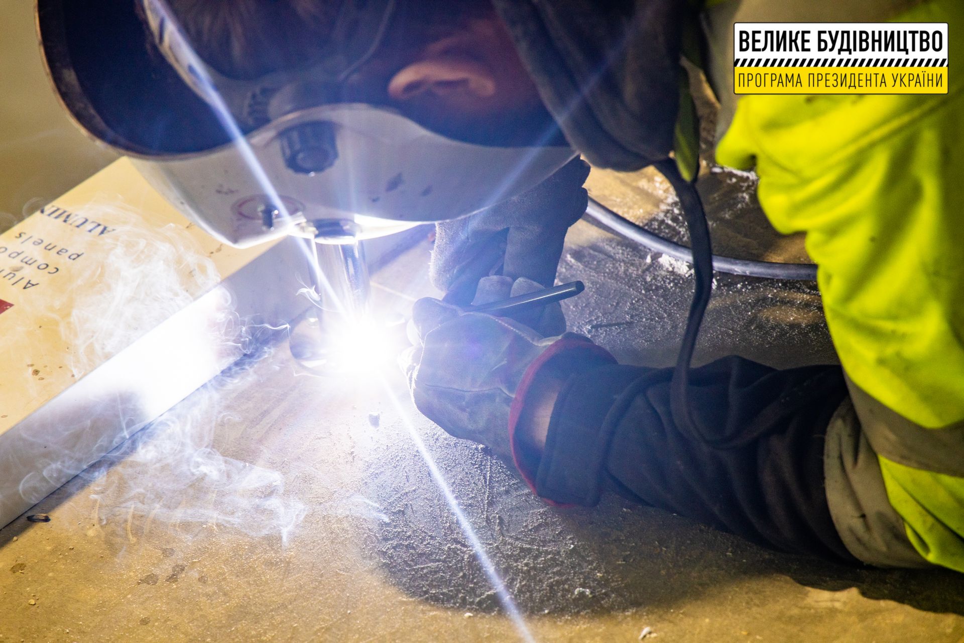 Для взрослых и детей: в Слобожанском завершают строительство бассейна