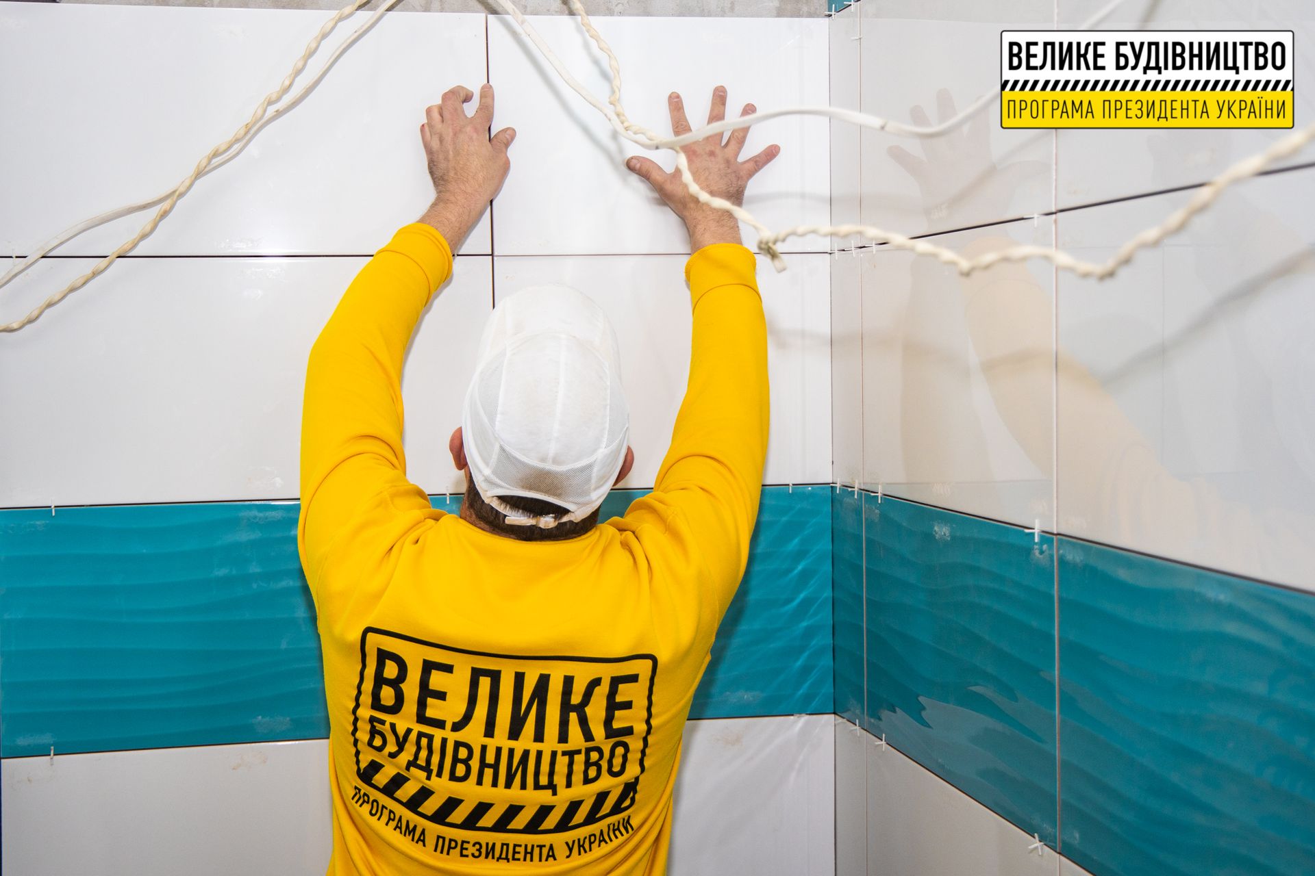 Для взрослых и детей: в Слобожанском завершают строительство бассейна