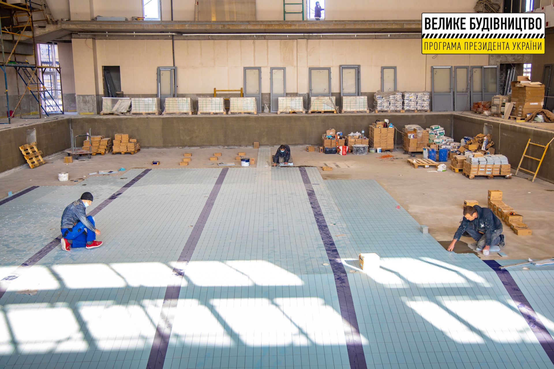 Для взрослых и детей: в Слобожанском завершают строительство бассейна