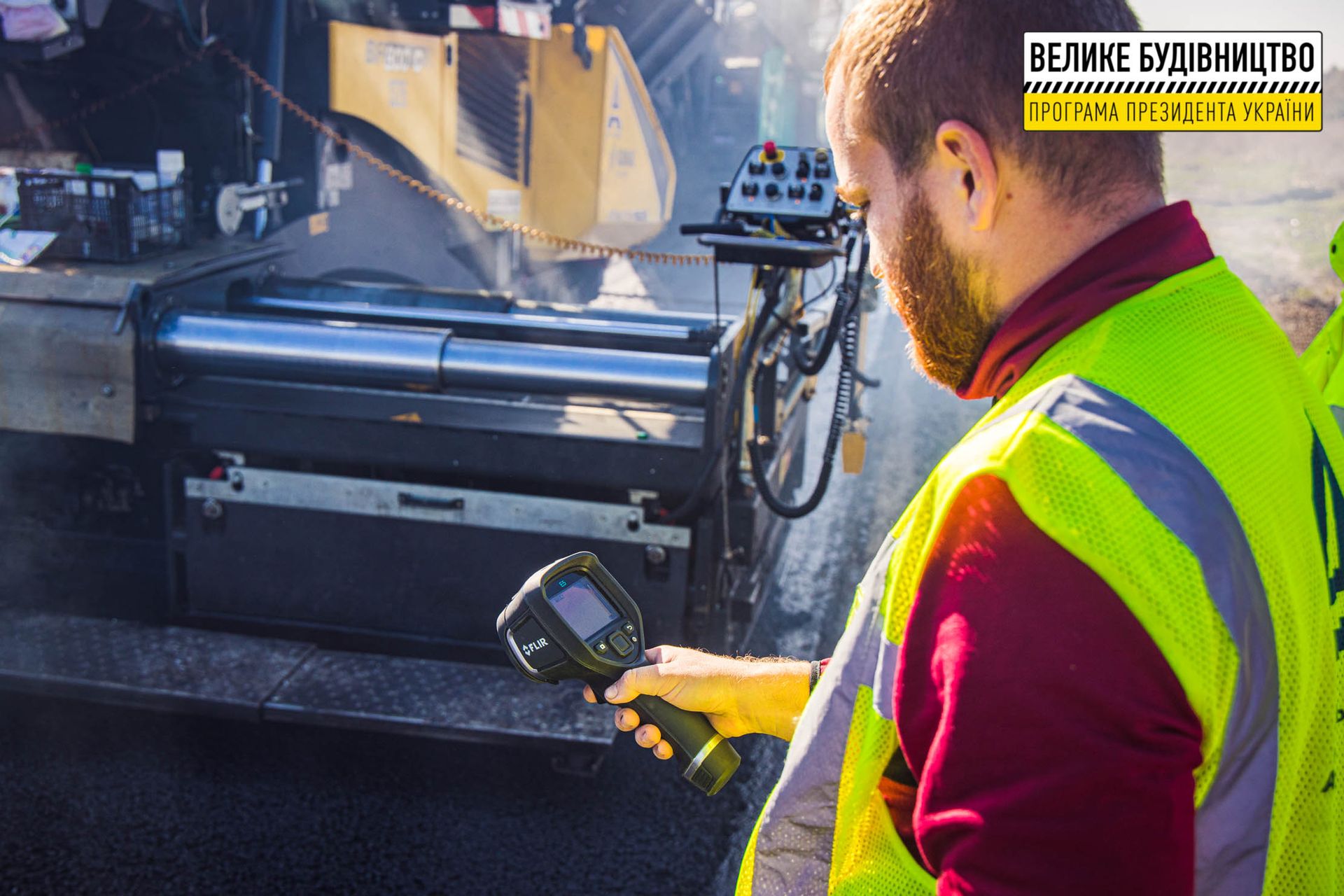 Стелют финишное покрытие: дорожники обновляют трассу Днепр-Павлоград