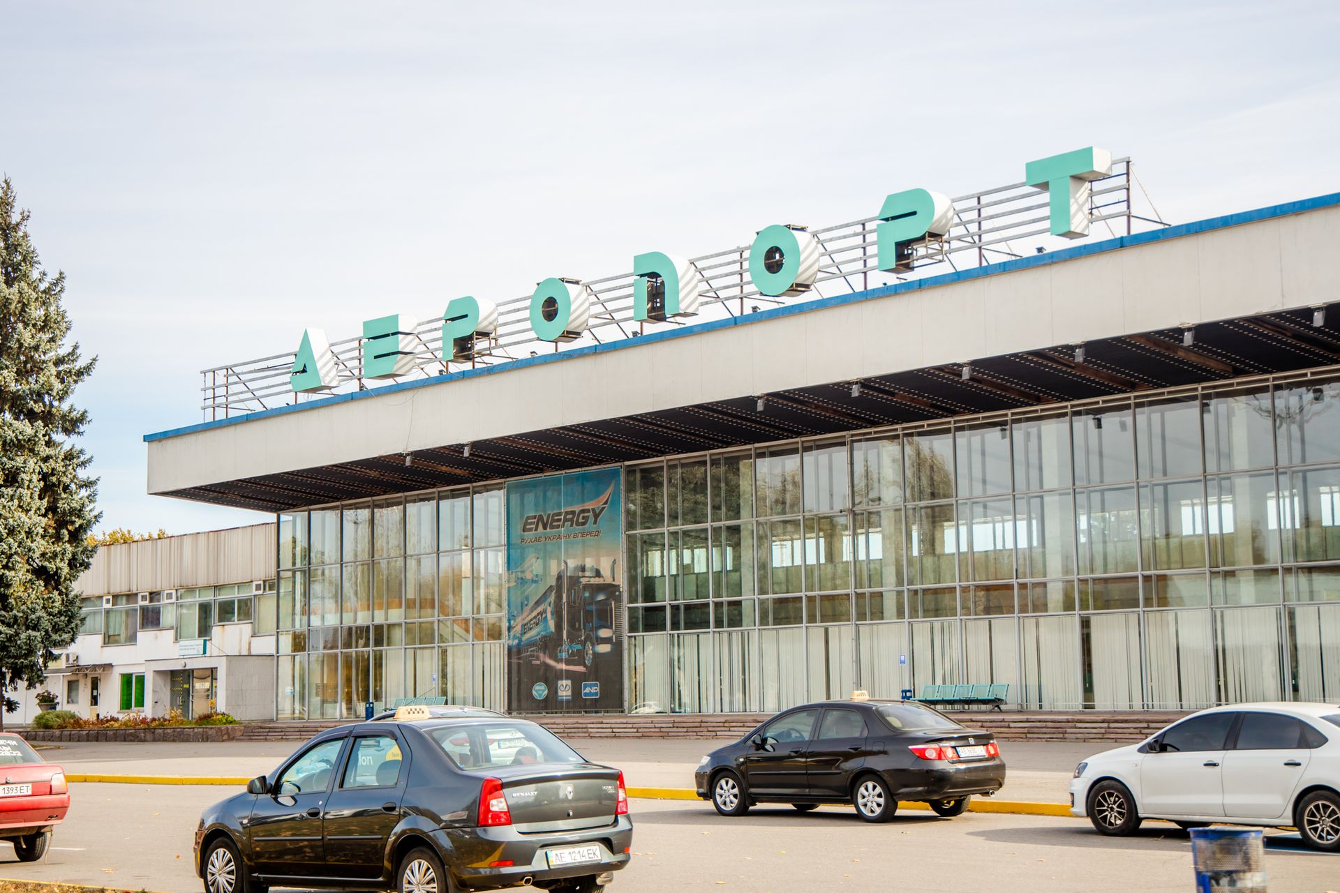 В аэропорту Днепра началось строительство новой взлетно-посадочной полосы