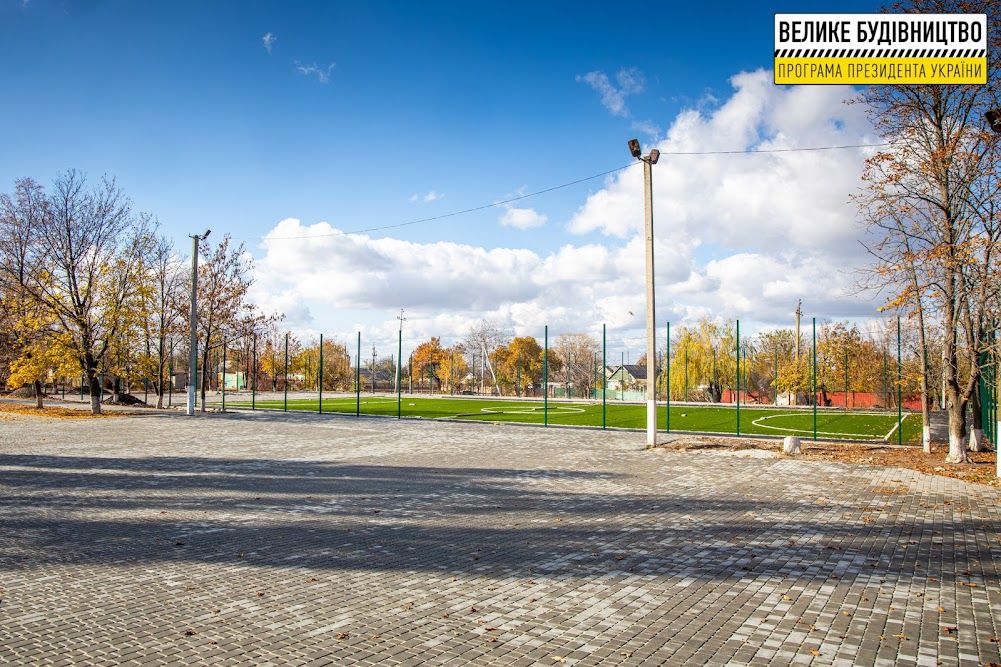 В Покровском лицее обновляют стадион