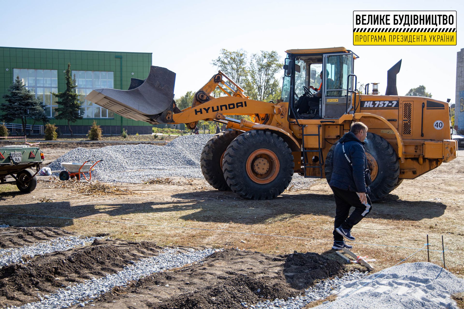 В Томаковке начали реконструировать школьный стадион