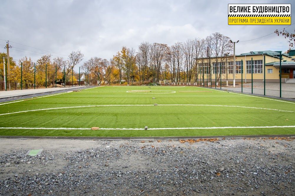 В Покровском лицее обновляют стадион