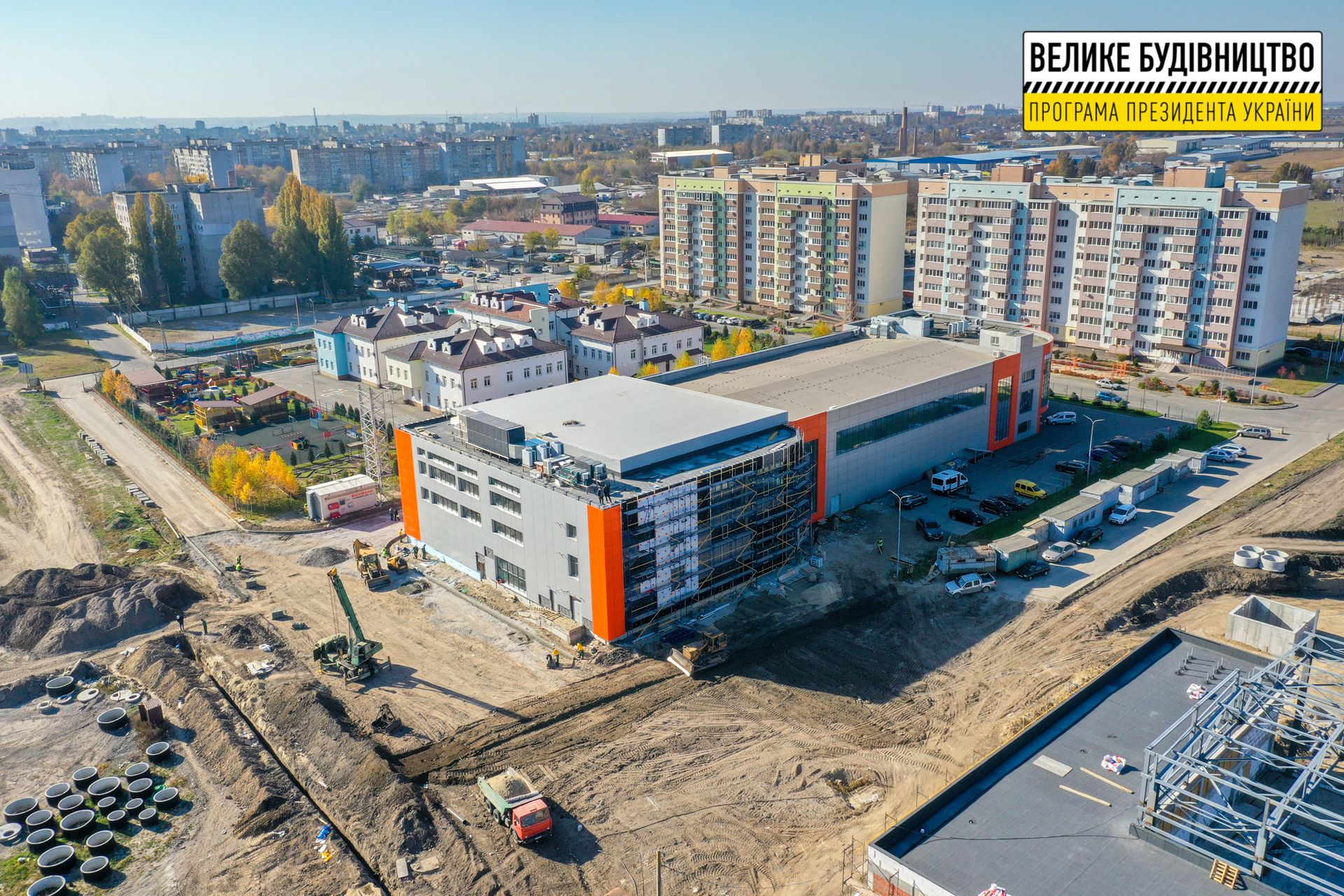 Для взрослых и детей: в Слобожанском завершают строительство бассейна