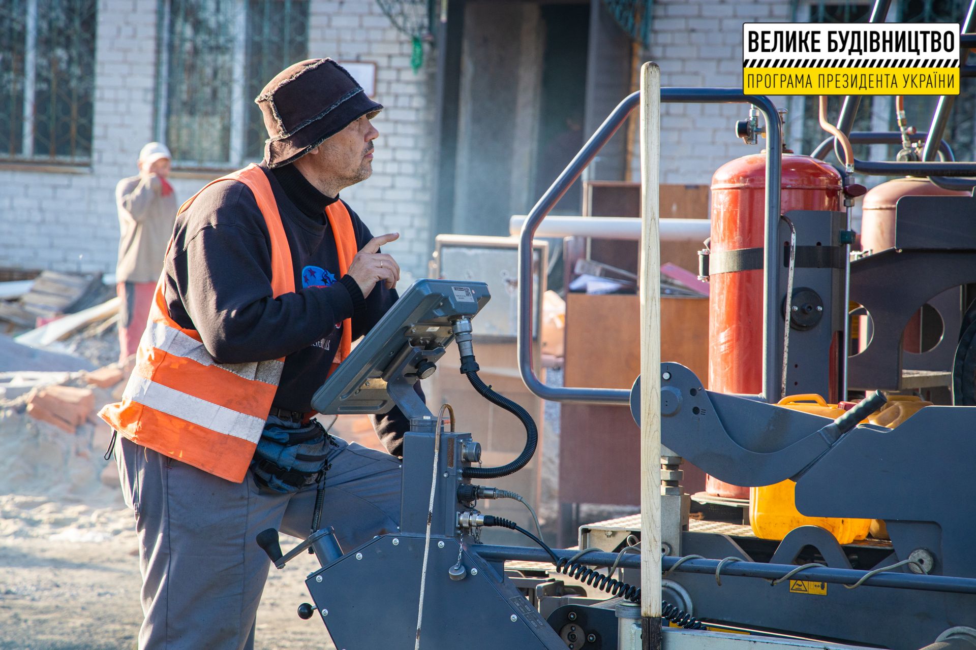 В Подгородном ремонтируют одну из главных улиц